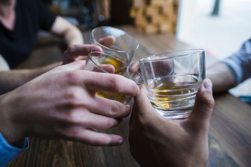 9 znakova koji sigurno ukazuju da ste zavisnik od alkohola i da ne možete da funkcionišete bez čašice