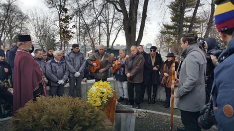 A SAD ADIO Miki Jevremović sahranjen uz zvuke gitare