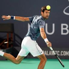 ABU DABI: Novak OSVETOM otvorio sezonu i obezbedio finale (FOTO)