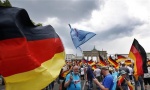  AFD NA ULICAMA BERLINA: Merkelova mora da ode!