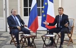 
					AFP: Putin i Makron u atmosferi dobre volje, osim o Siriji i ljudskim pravima 
					
									
