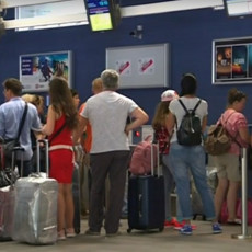 AGONIJA SRPSKIH PUTNIKA U TIVTU: Er Montenegro otkazao sve letove, ljudi ostali zarobljeni na aerodromu