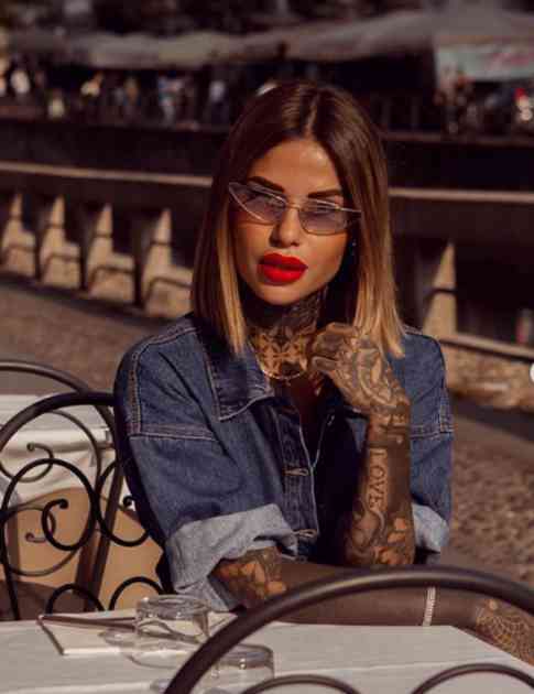 AGUERO OSTAVIO MARADONINU ĆERKU ZBOG OVE LEPOTICE: Seksi Zoi voli Serhia, tetovaže i provokativno da se slika, a evo koja je njena životna priča! (18+ FOTO)