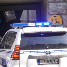 AKCIJA POLICIJE U BEOGRADU: Hapšenje zbog droge - narkotike krili u automobilu