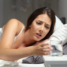 AKO OVO SANJATE, POD HITNO KOD LEKARA: Simptom koji se javlja tokom spavanja ukazuje na NEIZLEČIVU BOLEST