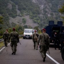 AKTIVIRAO SE KFOR! Poljske i letonske snage u akciji kod Kosovske Mitrovice!