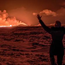 ALARMANTNO! NA SNAZI JE VANREDNO STANJE: Vrela lava posle erupcije vulkana stigla do istočne odbrane garda! (VIDEO)