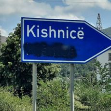 ALBANCI NE PRESTAJU DA PROVOCIRAJU SRBE NA KOSOVU! Postavljena tabla UČK u Kišnici, ali tu nije kraj (FOTO)