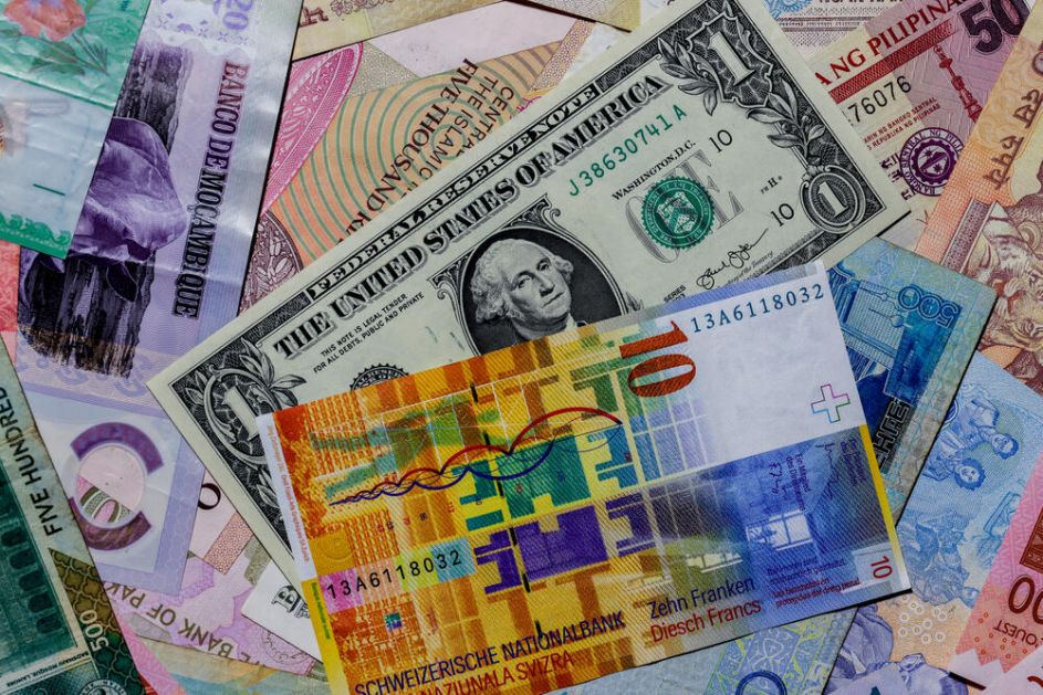 AMERIČKI DOLAR PREŠIŠAO EVRO! Evo šta to znači za Srbe: Ekonomisti poručili u kojoj valuti je NAJISPLATIVIJE ŠTEDETI!