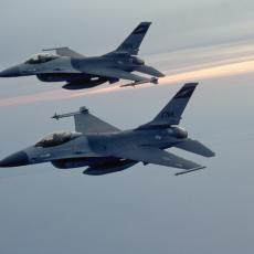 AMERIČKI F-16 NADLETALI ALBANSKO NEBO! Tri bombardera u blizini srpske granice