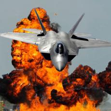 AMERIČKI RAPTORI F-22 STIGLI U EMIRATE: Borbeni avioni će braniti UAE od napada Huta! (VIDEO)