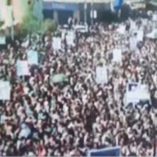 AMERIKA JE ĐAVO Desetina hiljada građana Jemena na ulicama protiv SAD i Velike Britanije (VIDEO)