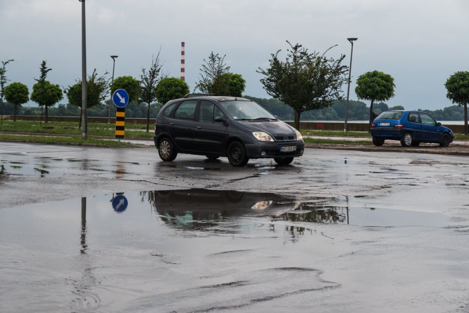 Oprez u vožnji zbog kiše i mokrih kolovoza