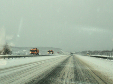 AMSS: Danas hladno vreme i sneg, opasnost od odrona na putevima