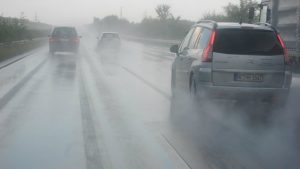 AMSS: Kiša otežava uslove u saobraćaju