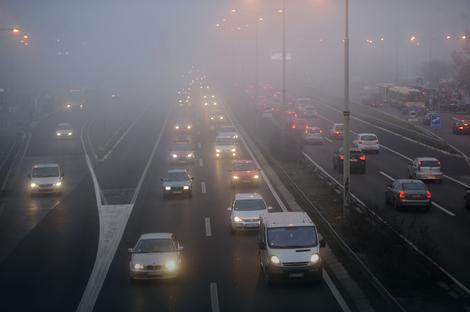 AMSS: Neophodna oprezna vožnja zbog magle i poledice
