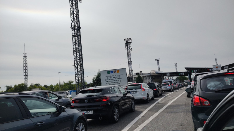 AMSS: Očekuje se pojačan saobraćaj, putnička vozila na prelazu Preševo čekaju 50 minuta