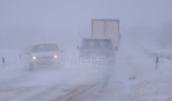 AMSS: Oprez u saobraćaju zbog magle, snega i klizavih kolovoza