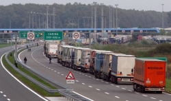 AMSS: Saobraćaj umerenog inteziteta, višesatna čekanja kamiona na granici