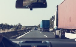 
					AMSS: Više vozila na putevima, mogući zastoji zbog radova 
					
									