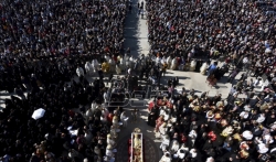AP: Ogromna masa na sahrani crnogorskog vladike uprkos rastućoj infekciji