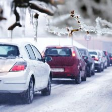 APEL NA OPREZ: Na pojedinim putnim pravcima ima snega, više njih zatvoreno za kamione