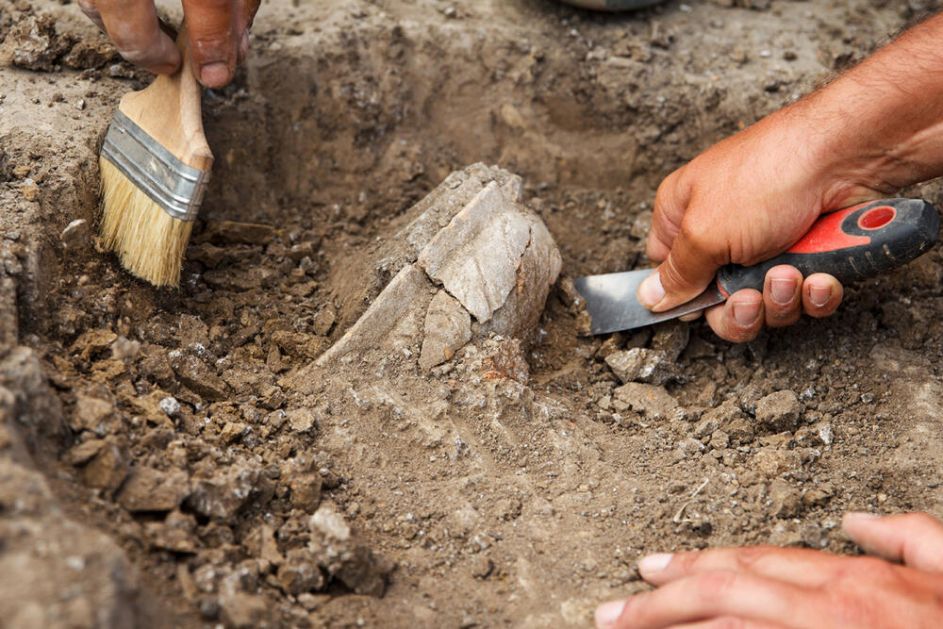 ARHEOLOZI U PERUU PRONAŠLI MUMIJU STARU 800 GODINA: u grobnici su bili keramika, ostaci povrća, kameno oruđe...