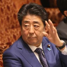 ATENTAT NA BIVŠEG JAPANSKOG PREMIJERA: Šinzo Abe upucan više puta u leđa, lekari se bore za život (VIDEO)