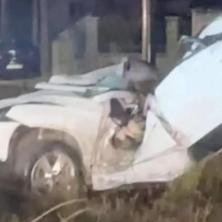 AUTO PREPOLOVLJEN NAKON TRAGEDIJE KOD JAGODINE: Sleteo s puta kod GROBLJA, pa se zakucao u stub - dvoje stradalo na licu mesta (FOTO) 