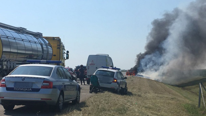 AUTO-PUT PREMA ZAGREBU ZATVOREN! Saznajemo: BMW se zapalio TOKOM VOŽNJE, vatrogasci hitno reagovali i lokalizovali požar (FOTO)