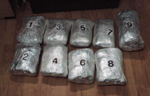 AUTOBUSOM ŠVERCOVAO DROGU Na graničnom prelazu otkriveno više od šest kilograma marihuane u putnoj torbi