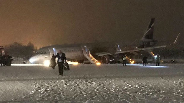 Avion Aeroflota proklizao u snegu, 1.500 putnika zaglavljeno