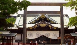 Abe poslao dar hramu Jasukuni