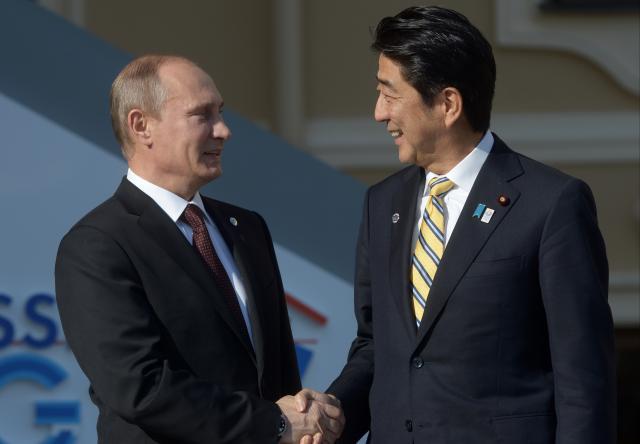 Abe šalje Putinu goluba mira: Želim da rešimo spor