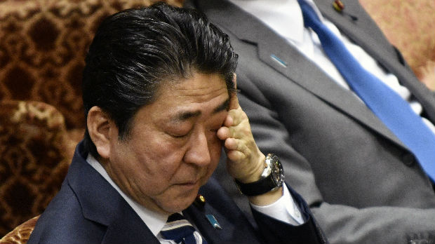 Abe se ponovo izvinio narodu zbog skandala
