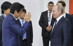 
					Abe za novu epohu u odnosima sa Rusijom, Putin podržava 
					
									