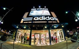 
					Adidas i H&M prestaju da plaćaju zakup zatvorenih lokala 
					
									