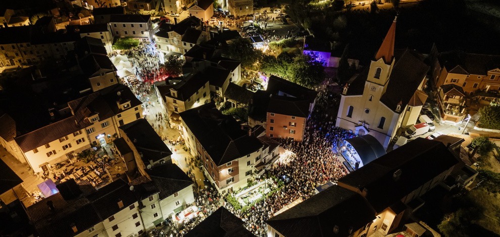 Advent u posebnom ruhu, Brtonigla otvara vrata Artigiani