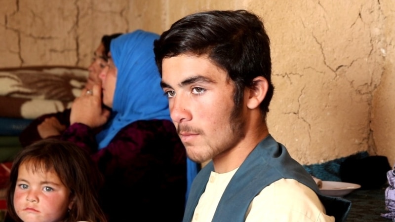 Afganistanski tinejdžer hranitelj 30-člane porodice ostao bez posla nakon dolaska talibana