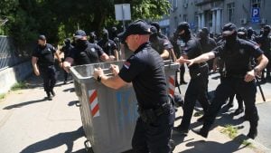 Aj’ se igramo pandura i studenata…