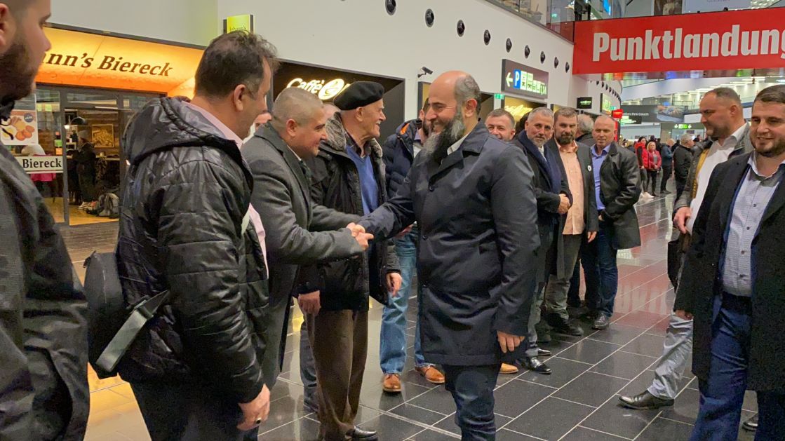 Akademik Zukorlić stigao u Beč – upriličen mu doček na aerodromu