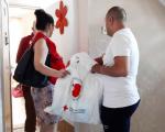 Akcija Crvenog krsta u Prokuplju  Paket za novorođenu bebu 