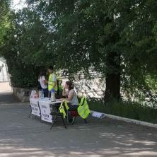 Akcija studenata u blokadi u Kraljevu PROPALA: Postavili štand za razgovor sa građanima, dobili hladan tuš (FOTO)