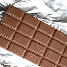 Ako čokolada ima OVE CRTICE NA SEBI treba da znate OVO: Da li je opasno jesti ovakav slatkiš