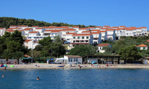Ako idete u Hrvatsku na more: Kupajte se goli, ne šetajte u podne, ne spominjite Srbe!