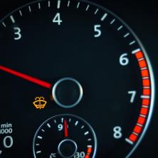 Ako se upali ova lampica odmah zaustavite automobil! I najkraća vožnja je opasna
