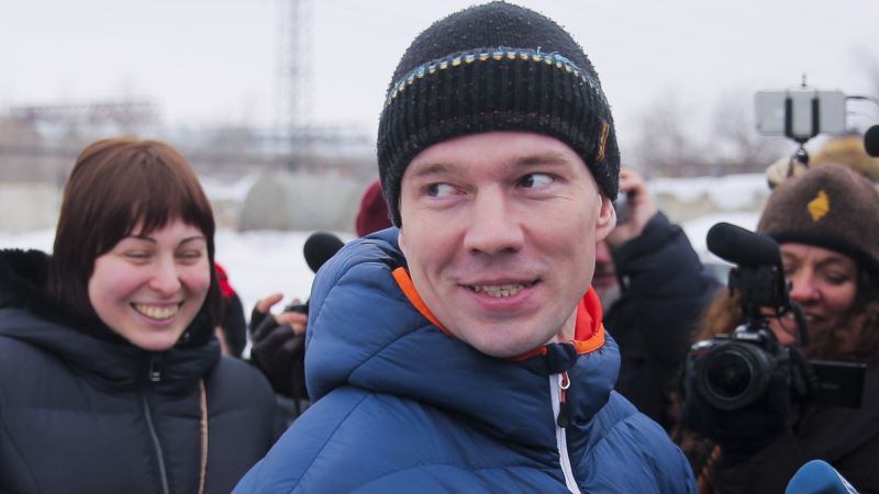 Aktivista, protivnik Kremlja, pušten iz zatvora, tvrdi da je mučen