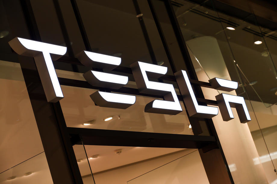 Aktivisti pokušali da uđu u fabriku Tesla u Nemačkoj, sukobili se s policijom