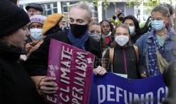 Aktivisti za klimu u Londonu demonstrirali ispred banaka protiv upotrebe fosilnih goriva
