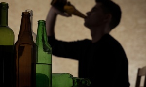 Alarmantni podaci: U Srbiji dečaci od 16 godina svih 30 dana u mesecu piju alkohol